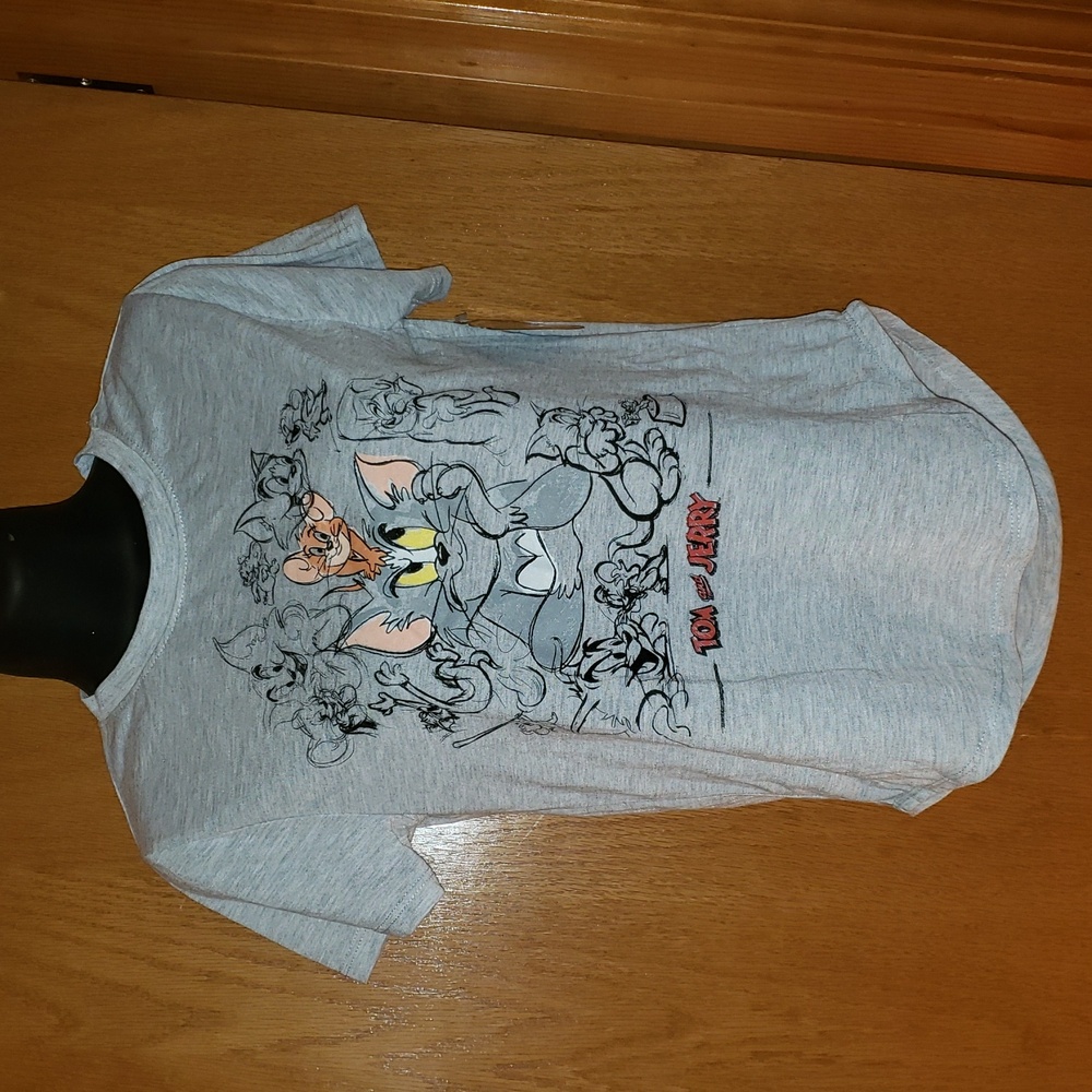 $15 or 2/$20 NWT Tom and Jerry Gray Graphic T-Shirt Size Small
